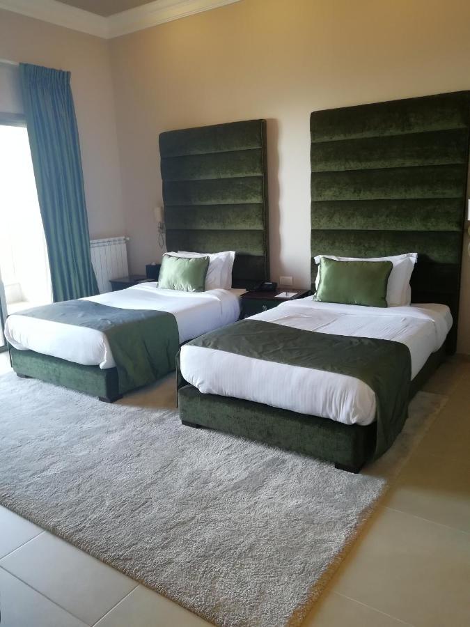 Cherry Blossom Boutique Hotel Bḩamdūn Екстериор снимка
