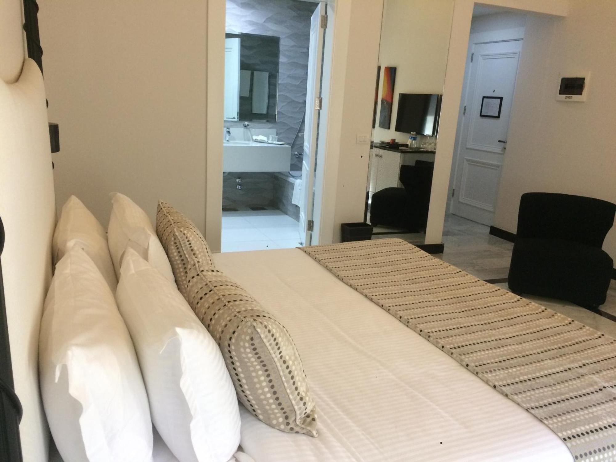 Cherry Blossom Boutique Hotel Bḩamdūn Екстериор снимка
