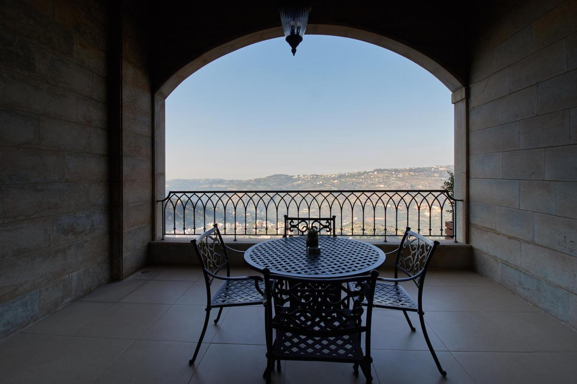 Cherry Blossom Boutique Hotel Bḩamdūn Екстериор снимка