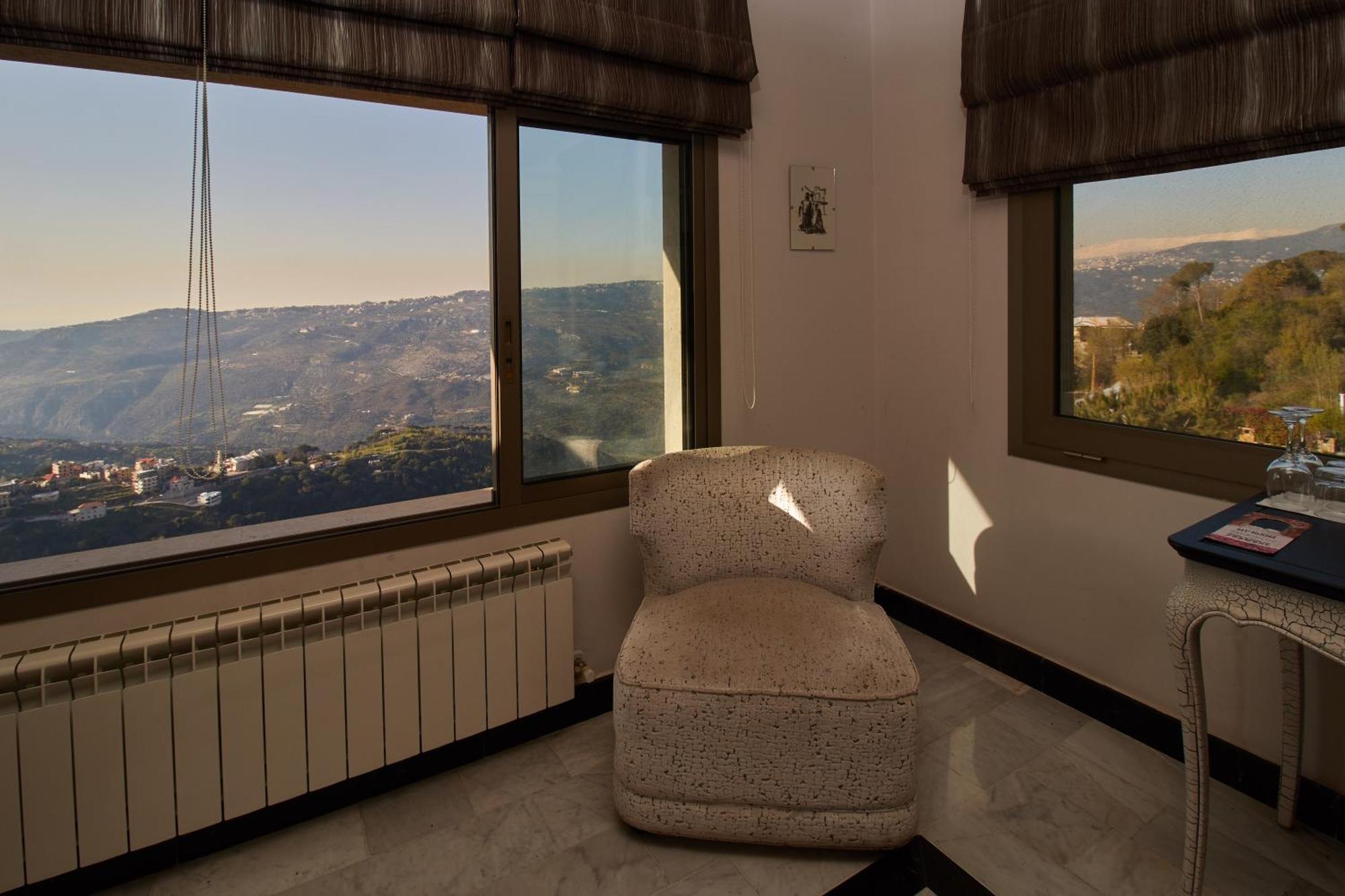 Cherry Blossom Boutique Hotel Bḩamdūn Екстериор снимка