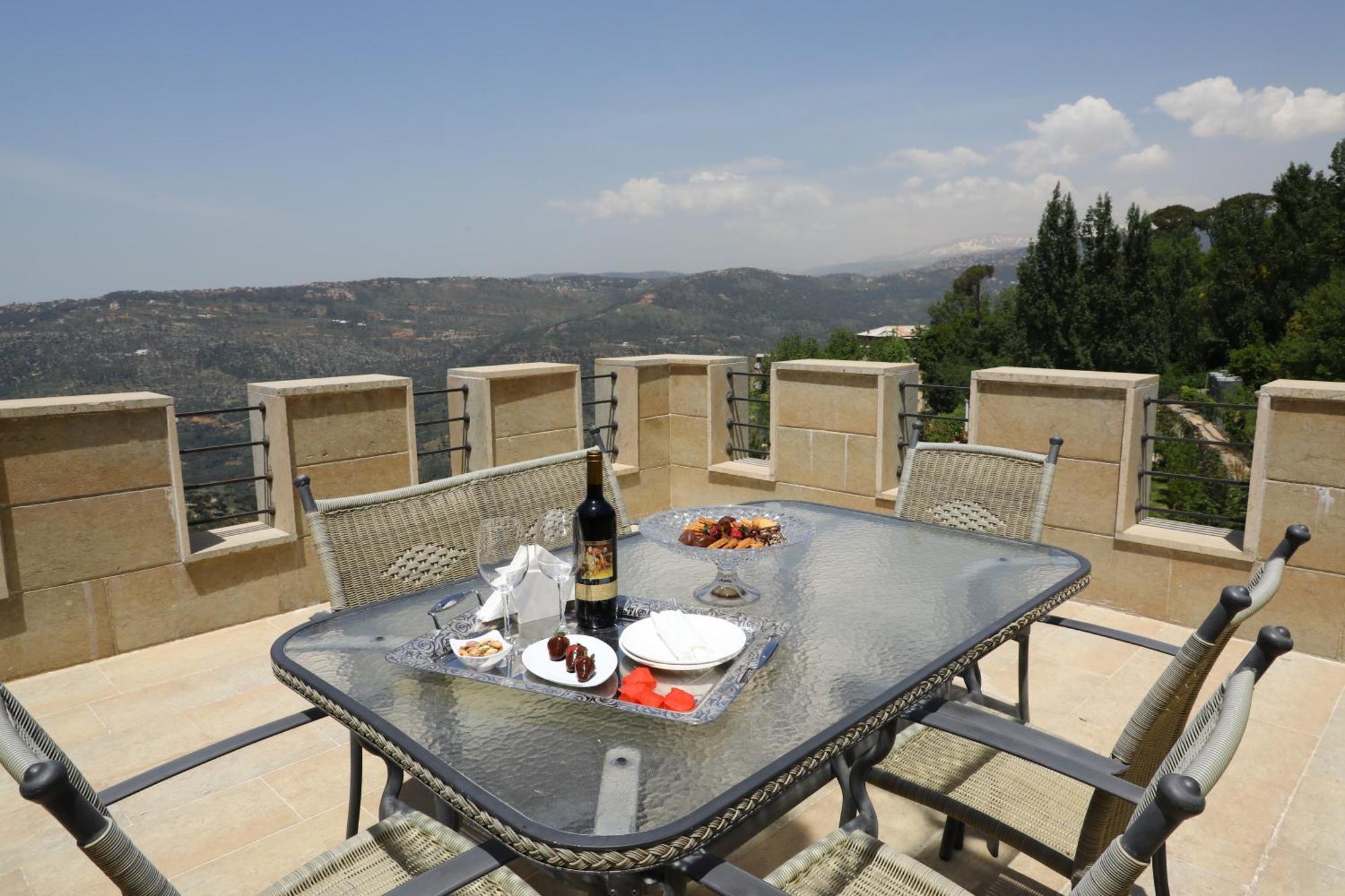 Cherry Blossom Boutique Hotel Bḩamdūn Екстериор снимка