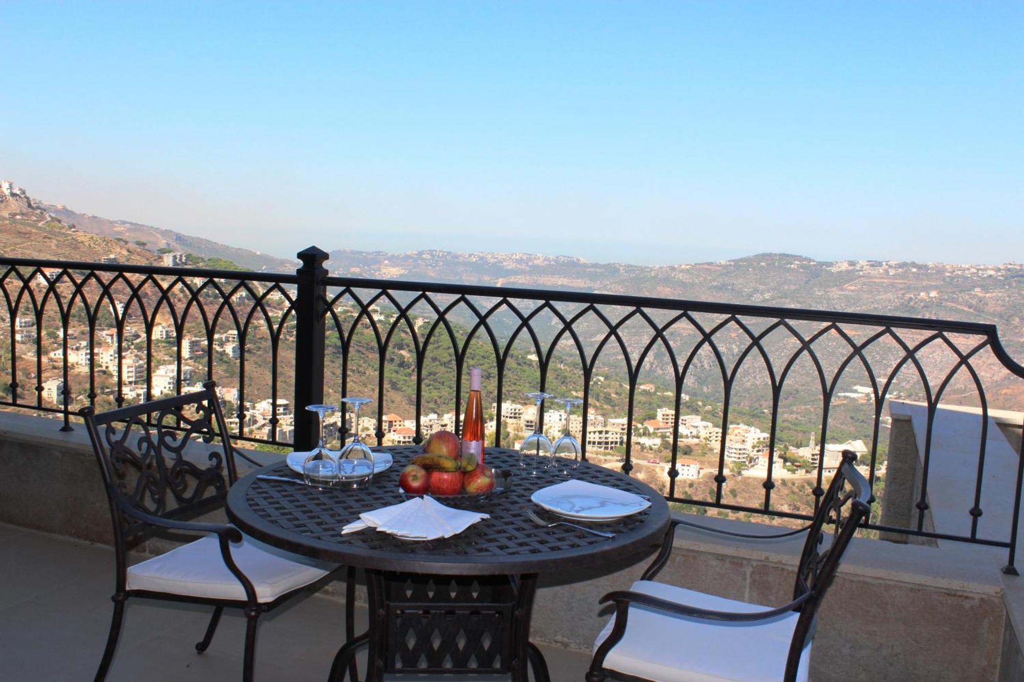 Cherry Blossom Boutique Hotel Bḩamdūn Стая снимка