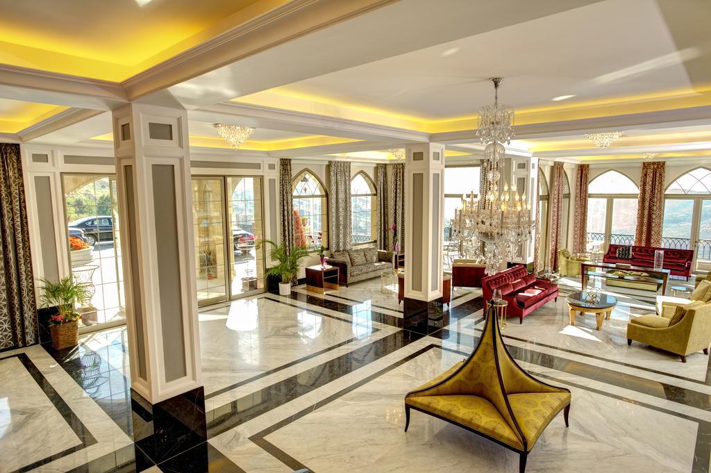 Cherry Blossom Boutique Hotel Bḩamdūn Екстериор снимка