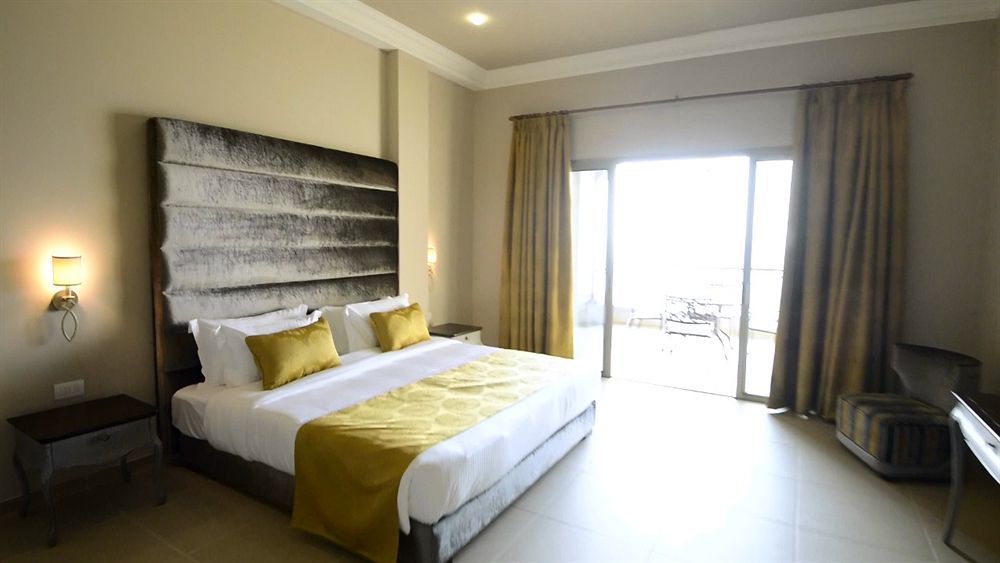 Cherry Blossom Boutique Hotel Bḩamdūn Екстериор снимка