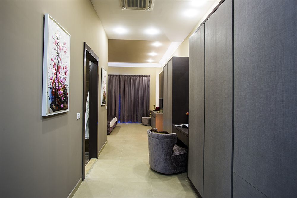 Cherry Blossom Boutique Hotel Bḩamdūn Екстериор снимка