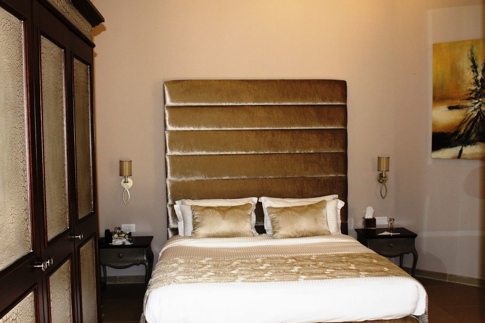 Cherry Blossom Boutique Hotel Bḩamdūn Екстериор снимка
