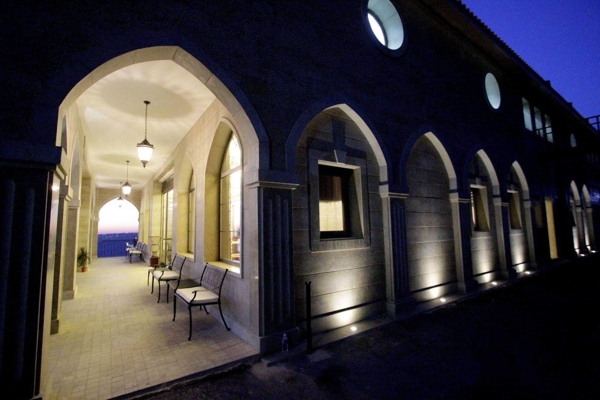 Cherry Blossom Boutique Hotel Bḩamdūn Екстериор снимка