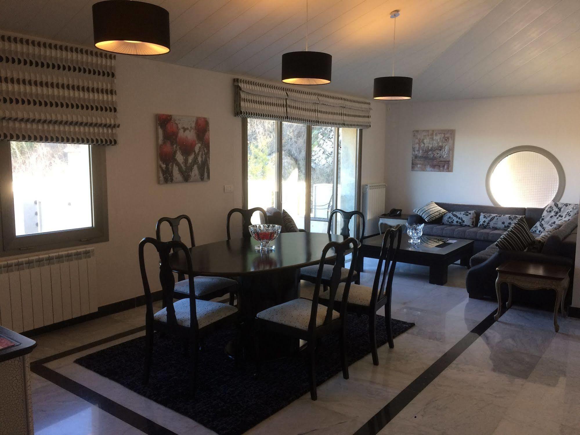 Cherry Blossom Boutique Hotel Bḩamdūn Екстериор снимка