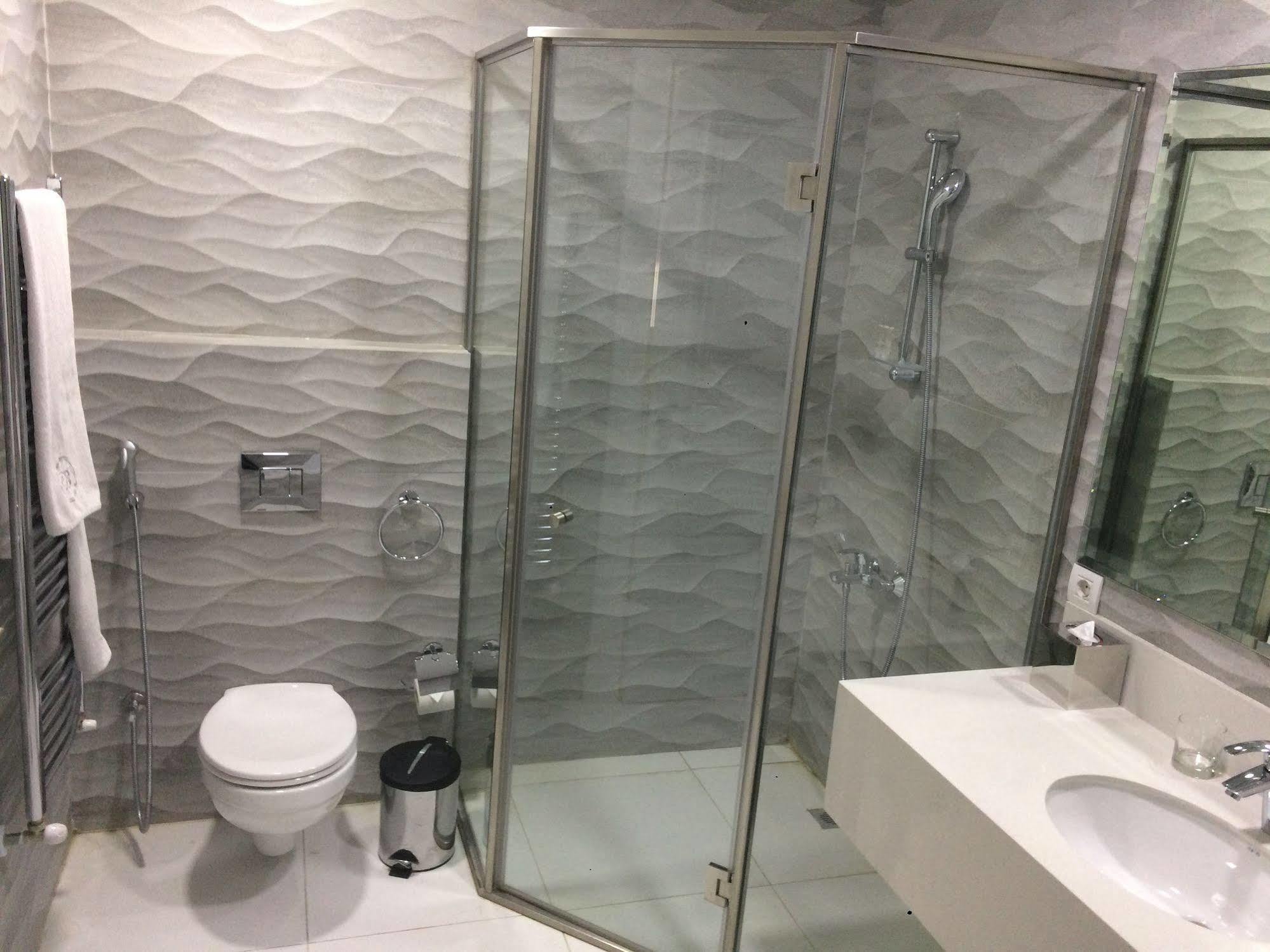 Cherry Blossom Boutique Hotel Bḩamdūn Екстериор снимка