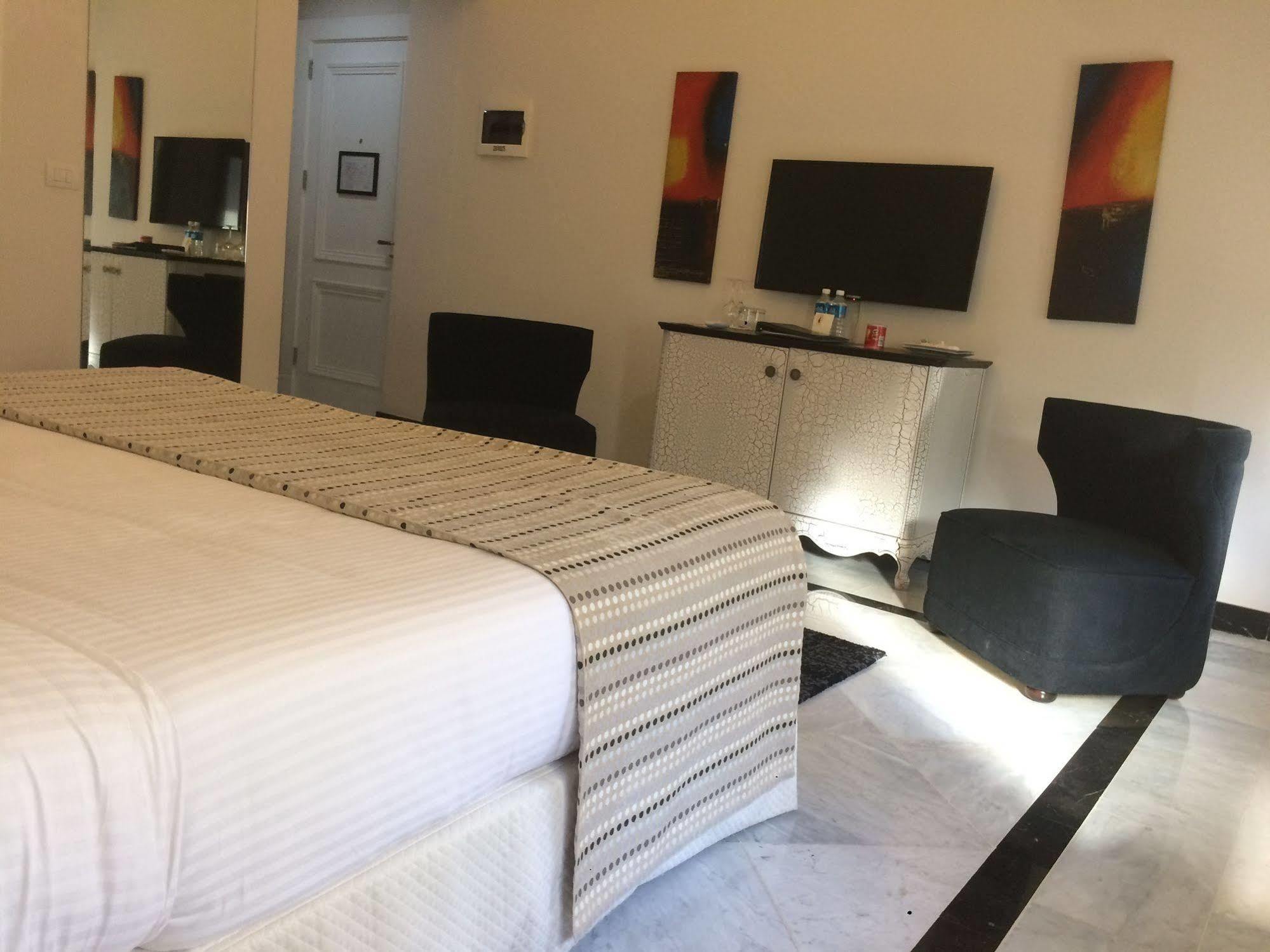 Cherry Blossom Boutique Hotel Bḩamdūn Екстериор снимка