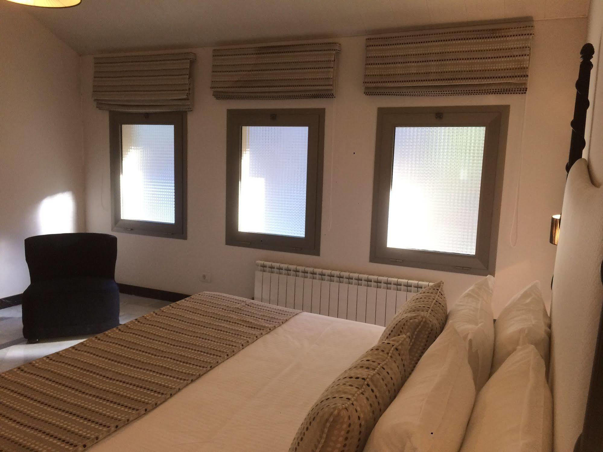 Cherry Blossom Boutique Hotel Bḩamdūn Екстериор снимка