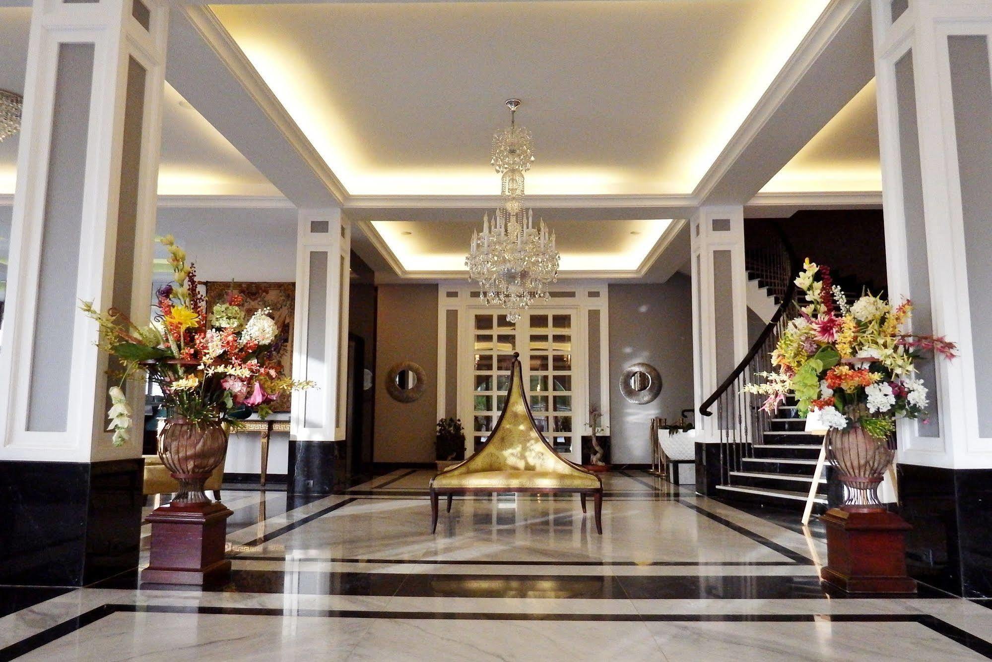 Cherry Blossom Boutique Hotel Bḩamdūn Екстериор снимка