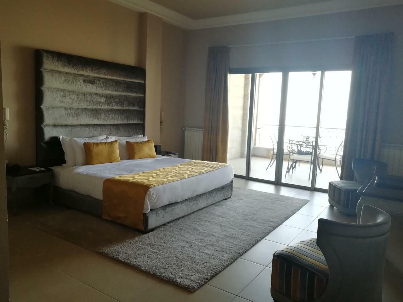 Cherry Blossom Boutique Hotel Bḩamdūn Екстериор снимка